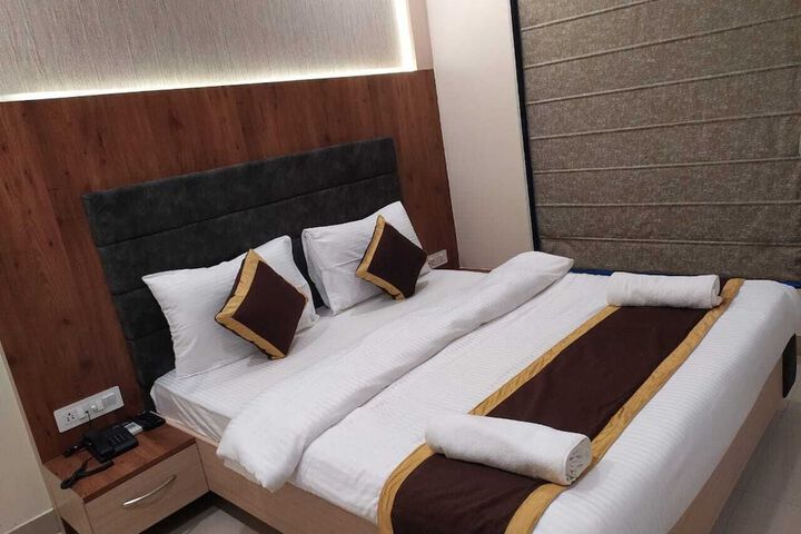 Room 10 of 32