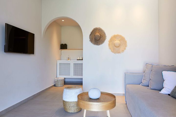 Room 42 of 208