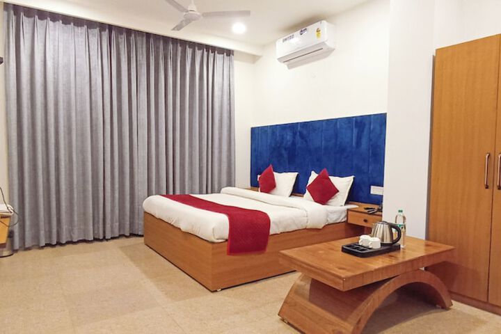 Hotel Lake View -Near Sukhna Lake
