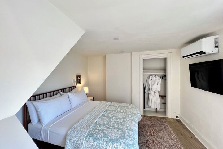Room 36 of 106