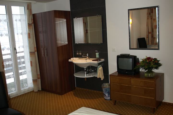 Room 100 of 120