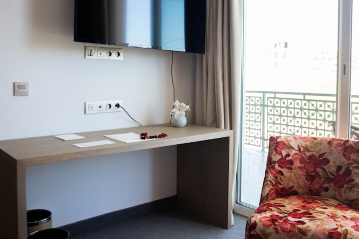 Room 6 of 51