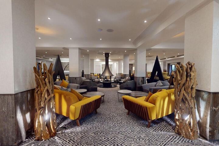 Lounge 62 of 94