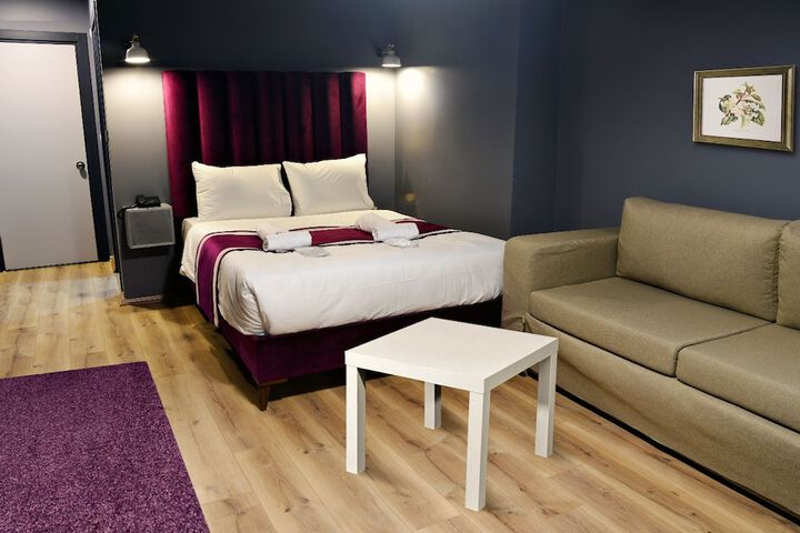 Room 6 of 25
