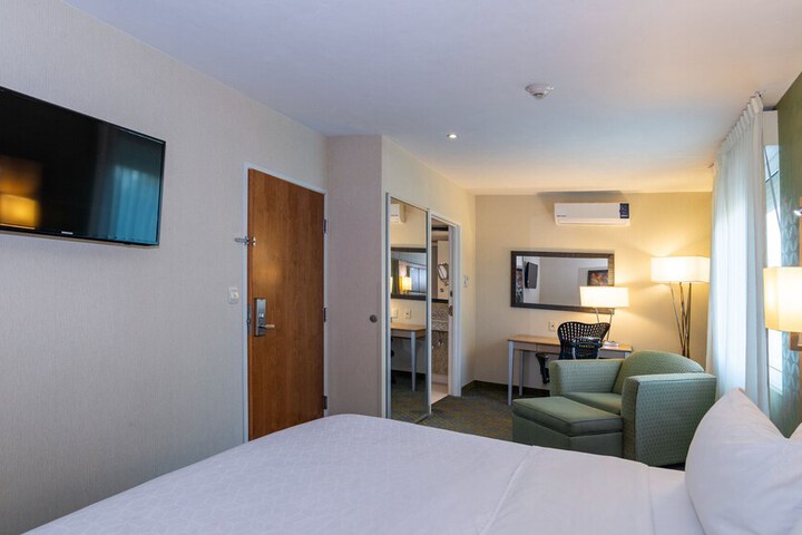 Room 12 of 76