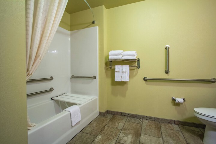 Quadruple Accessible Queen Size Bed (1 of 9)
