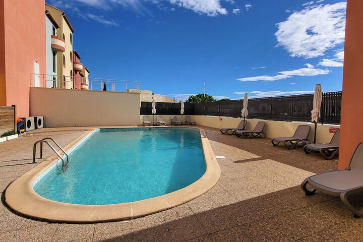 Pool 21 of 43
