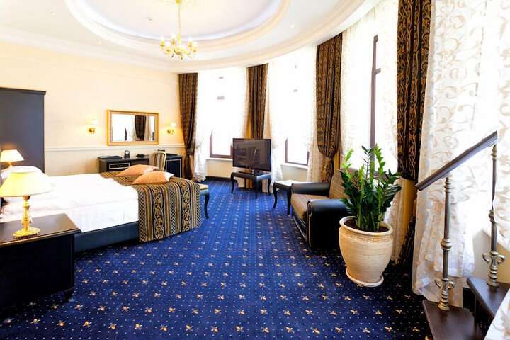 Room 26 of 122