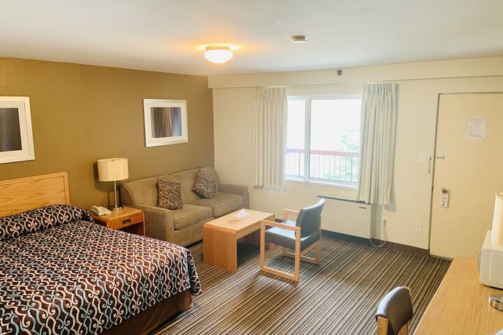 Room 9 of 18