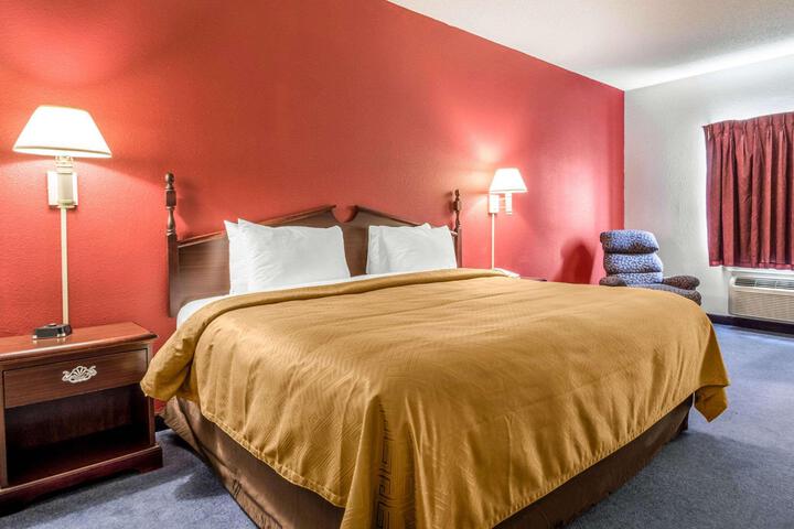 1 King Bed (9 of 13)