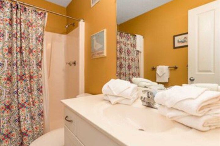 Room 6 of 43