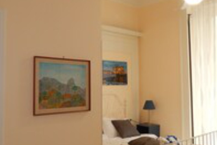 Room 33 of 48