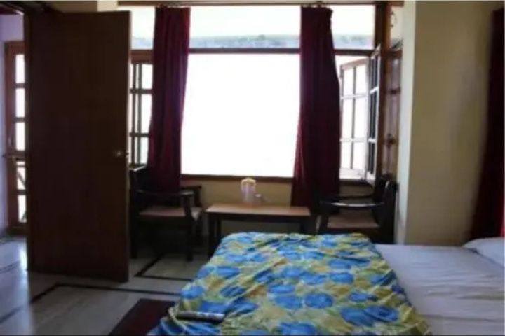 Room 5 of 17