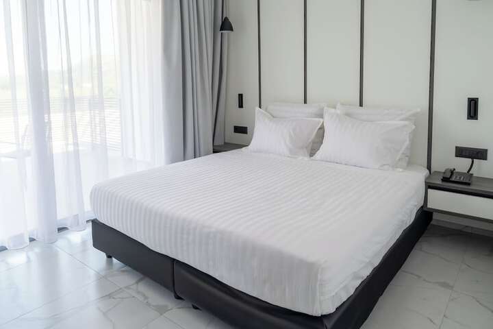 Room 8 of 28