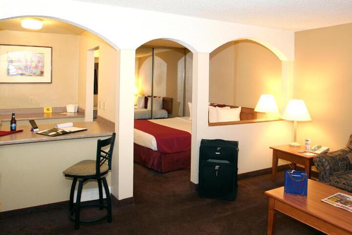 Standard Room, King or Two Doubles (5 of 7)