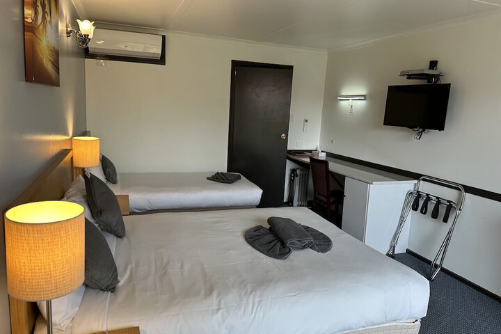 Room 32 of 79