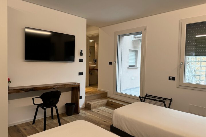 Room 15 of 36