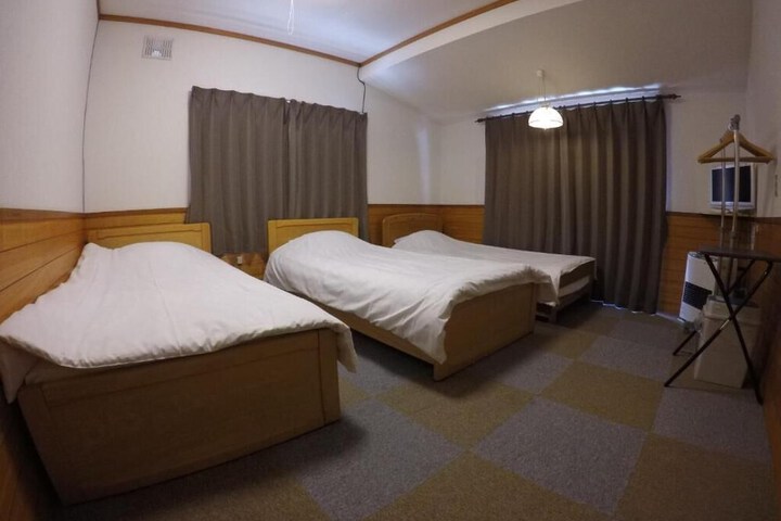 Room 12 of 20