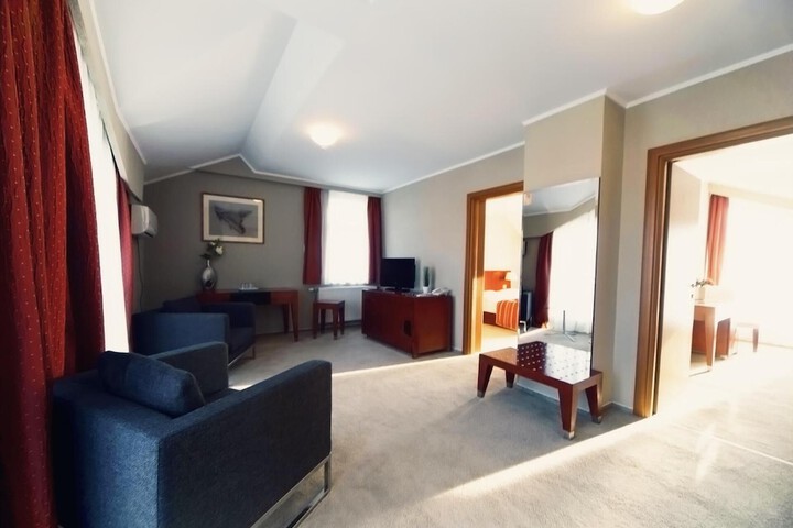 Room 10 of 68