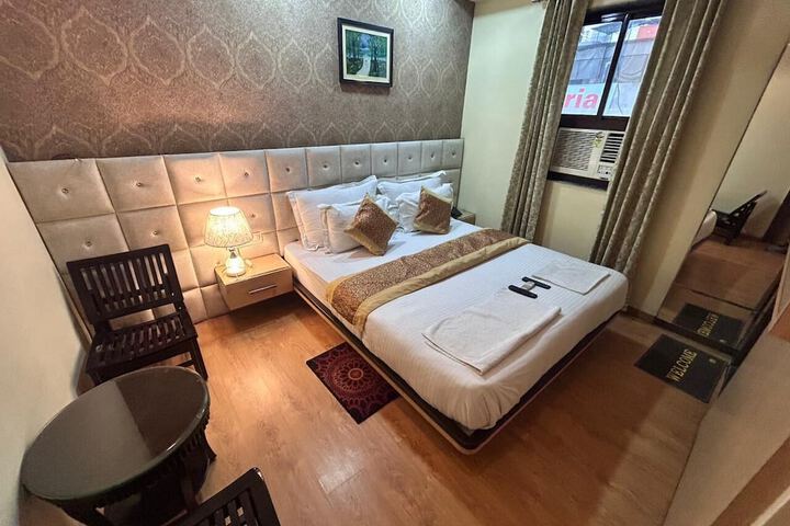 Room 8 of 23
