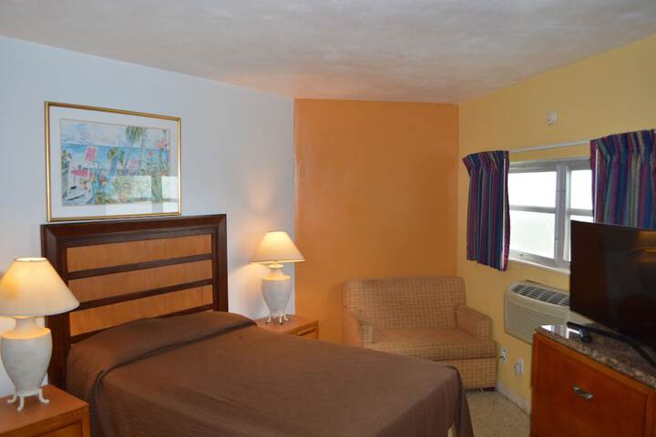Room 9 of 25