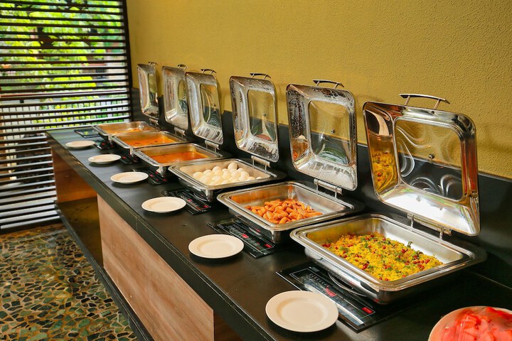Dining 68 of 98