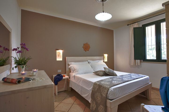 Room 2 of 62