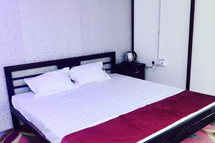 Room 11 of 30