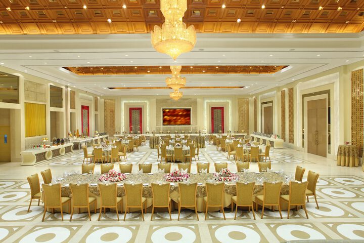 Ballroom/Hall 55 of 71