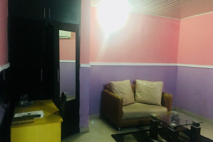 Room 12 of 27