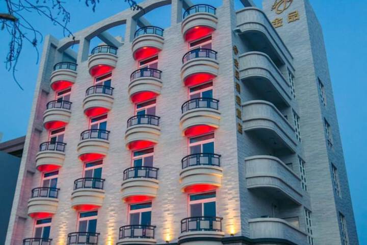 Hotel 53 of 55