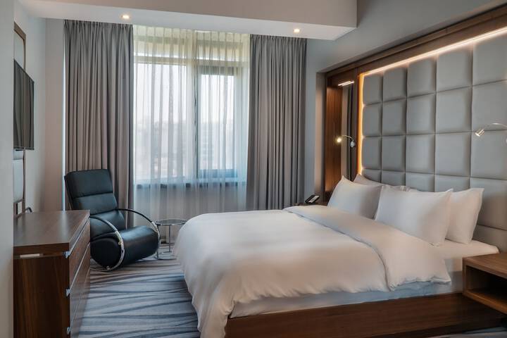 Room 28 of 103