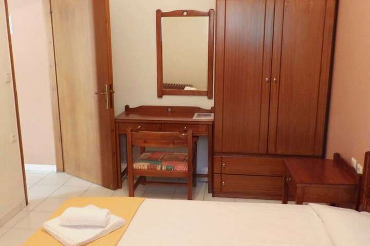 Room 27 of 89
