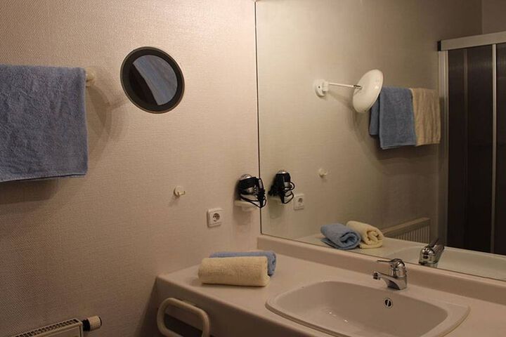 Room 10 of 21