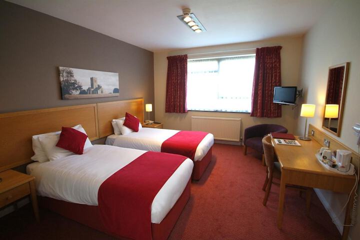 Room 33 of 60