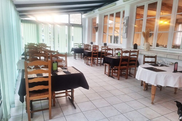 Dining 14 of 18