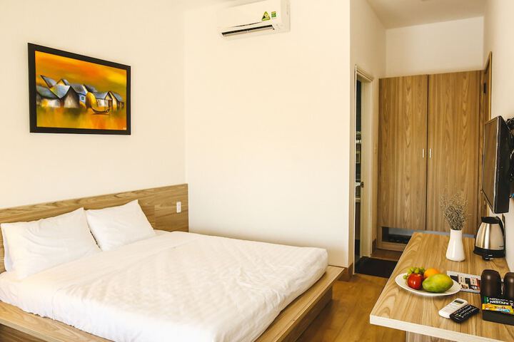 Room 4 of 32
