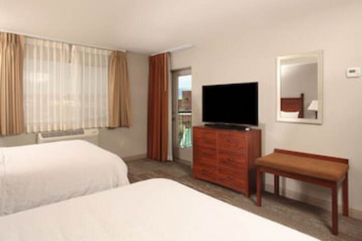 Room 28 of 261