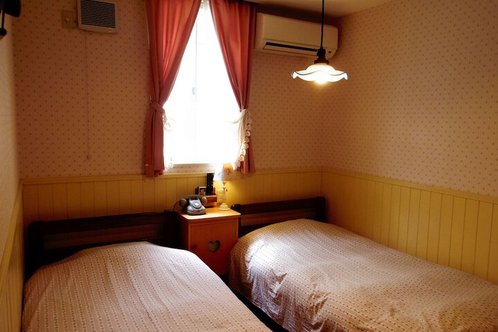 Room 8 of 34