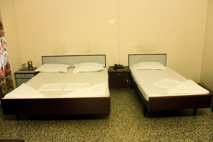 Room 10 of 33