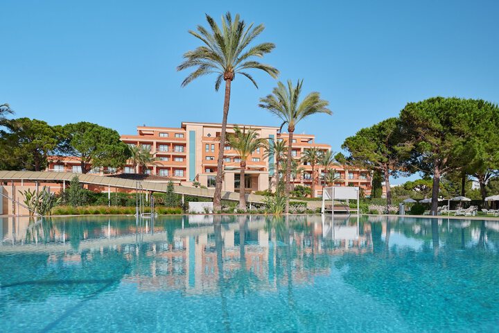 Hotel Pool