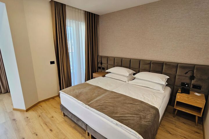 Room 6 of 56