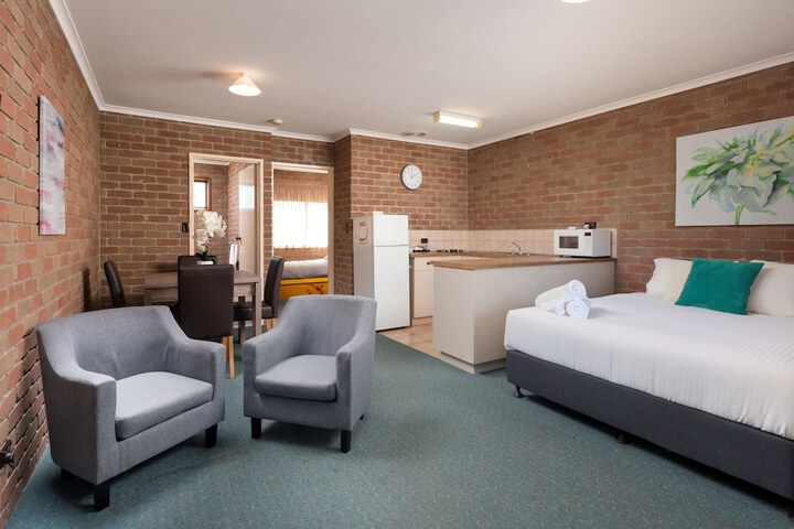 Room 10 of 29