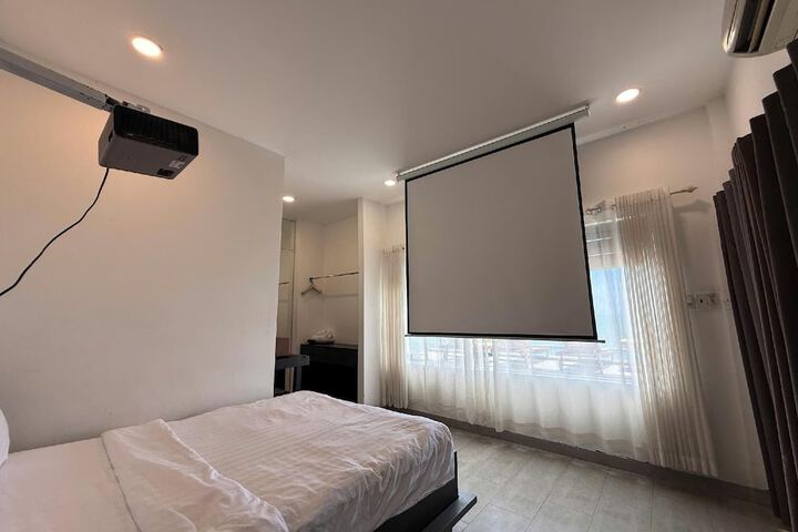 Room 5 of 31