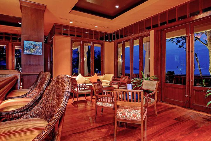 Lounge 190 of 257
