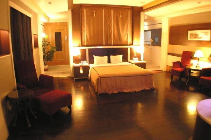 Room 19 of 52