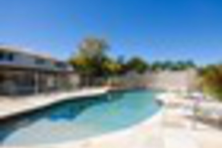 Pool 23 of 27