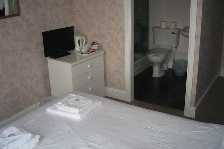 Room 3 of 8