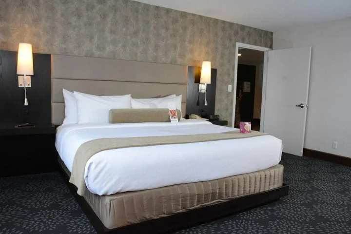 Room 5 of 20