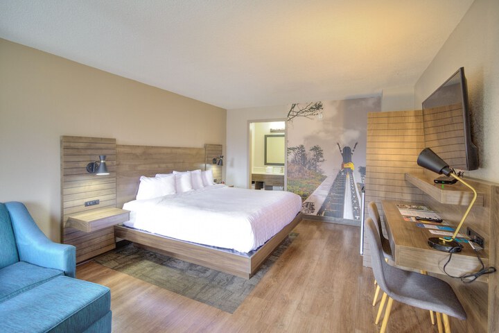 2 Queen Beds (6 of 15)